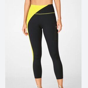 Fabletics High Waisted Motion365 Zip Pocket 7/8 Leggings Size M  NWT